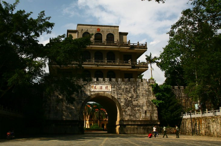 登高尽览中越边界美景,领略昔日镇南关的恢宏气势