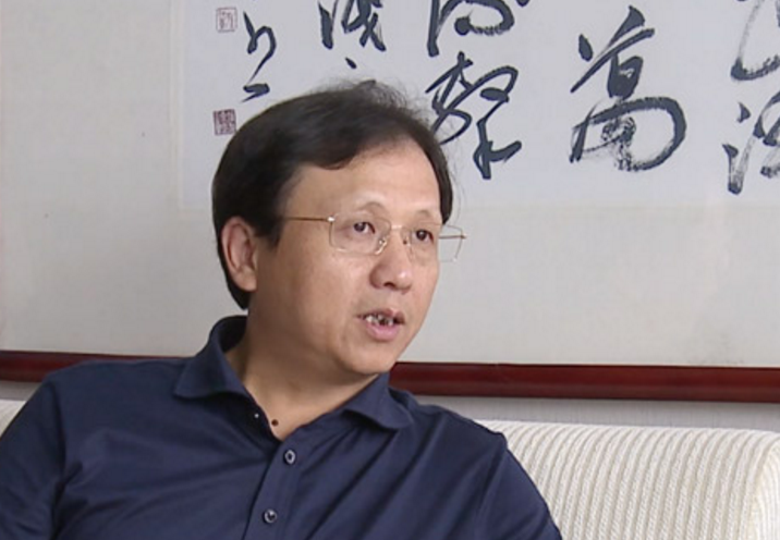 他从香烟中发现商机卯足了劲一年赚一亿如今身价比赵薇要高