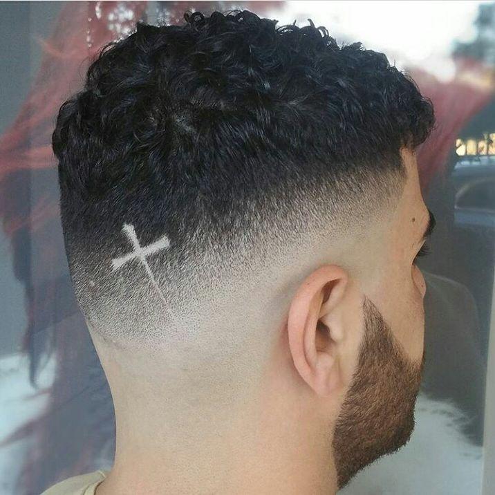 帅哥都喜欢在头发上剪几道疤的发型