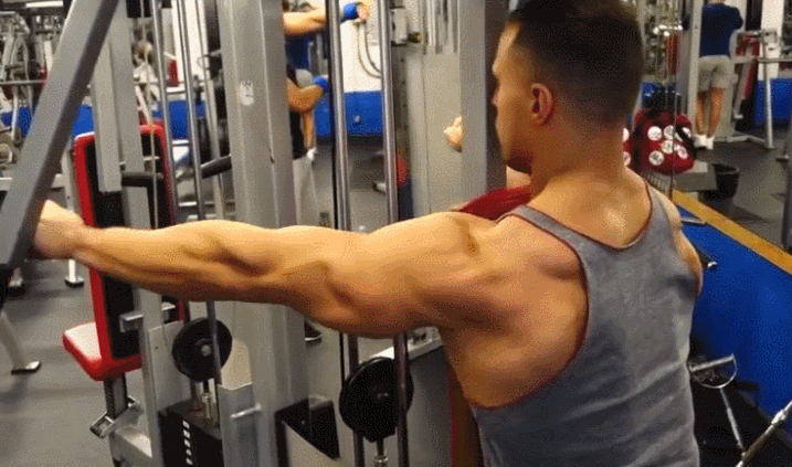 动作三：杠铃站姿提举