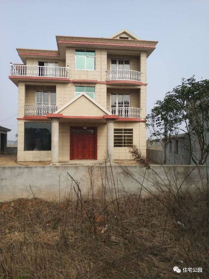 8套3层农村自建房实拍,挑一套30万回家建,经典外观30年不过时!|农村|外观|面积_新浪新闻