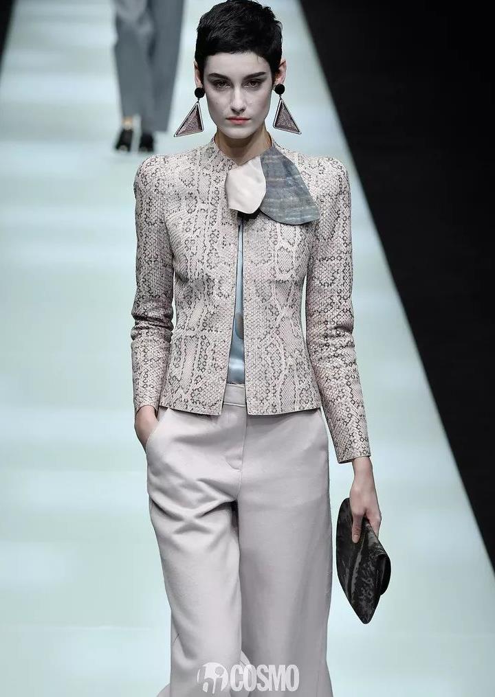 t型台 | 穿上giorgio armani的李冰