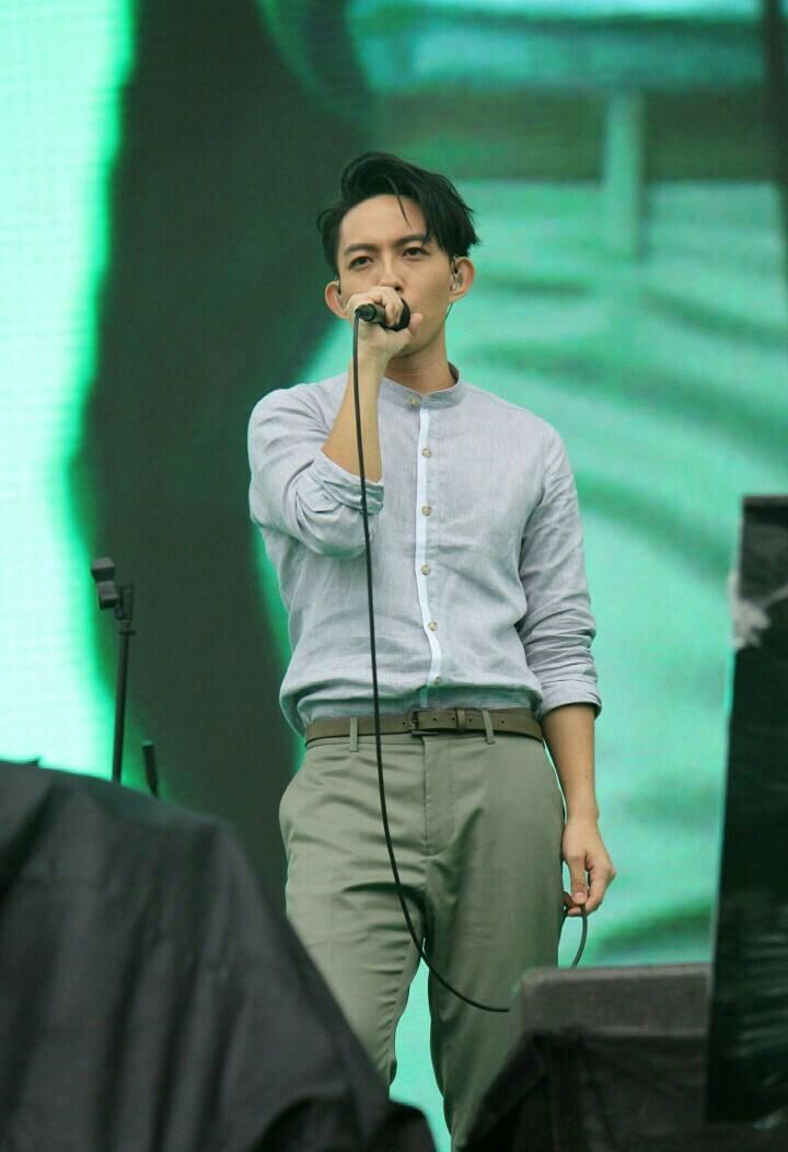 邓紫棋男友小赌被偷拍,赢钱1000元沾沾自喜,林宥嘉冷冷一笑