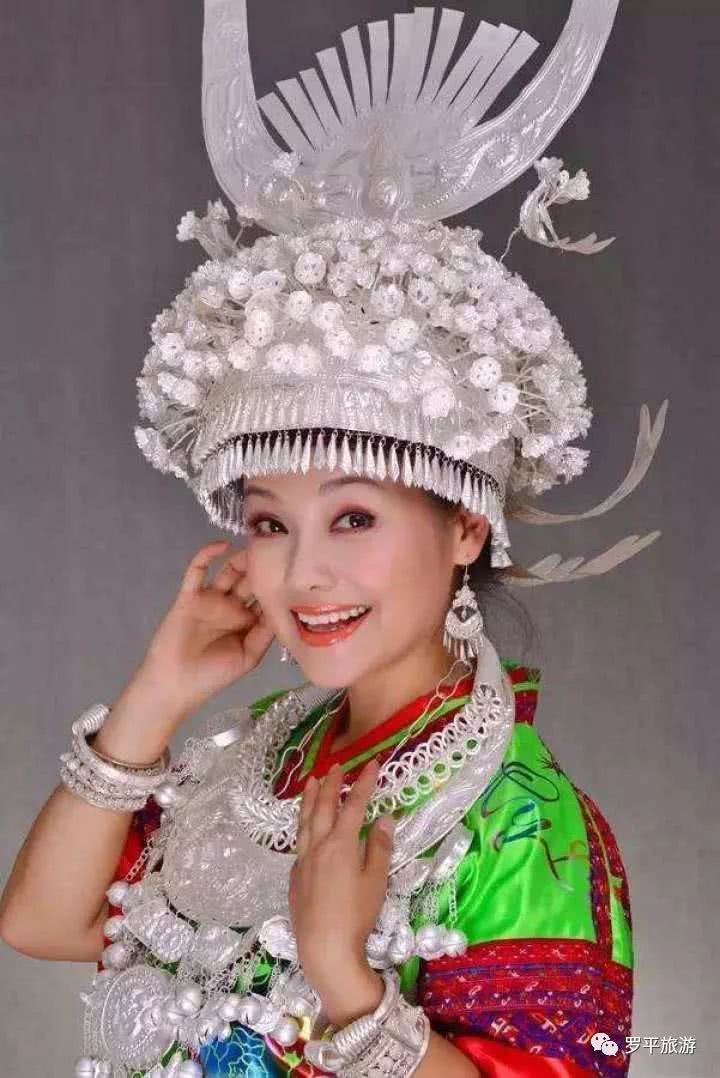 阿幼朵   中央民族歌舞团苗族歌唱家,国家一级演员