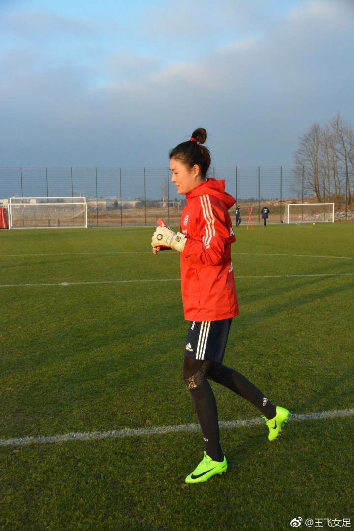 中国加盟拜仁第一人王飞训练照,足球迷们不能错过