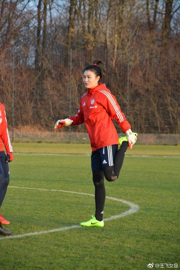 中国加盟拜仁第一人王飞训练照,足球迷们不能错过