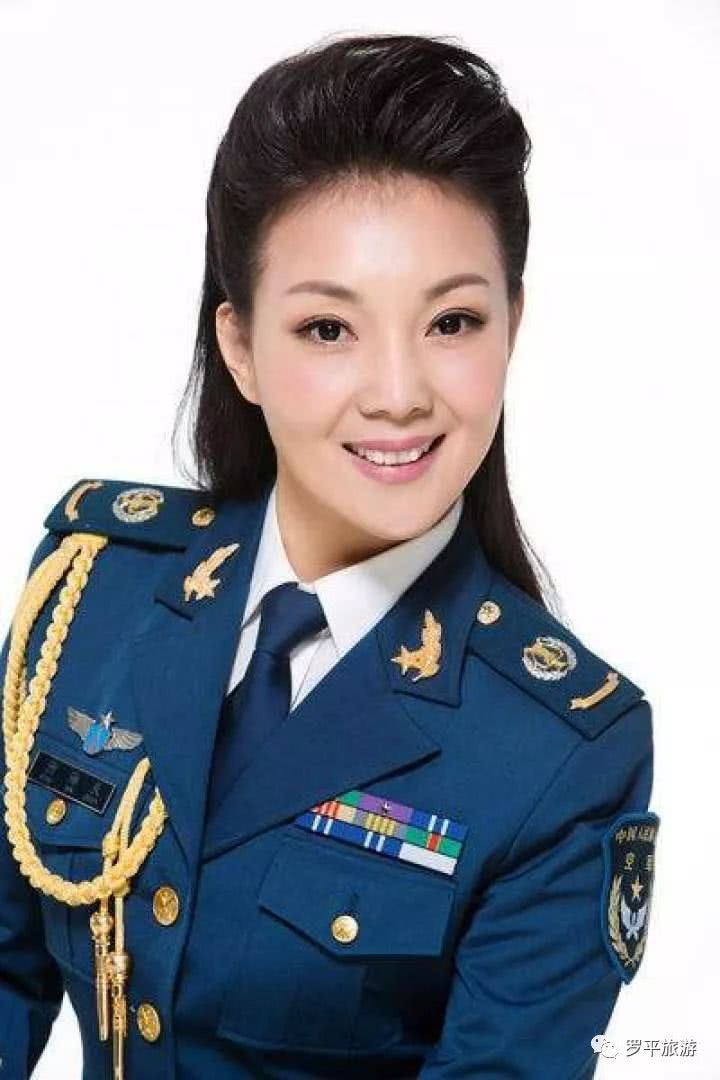 褚海辰   中国空军青年女高音歌唱演员