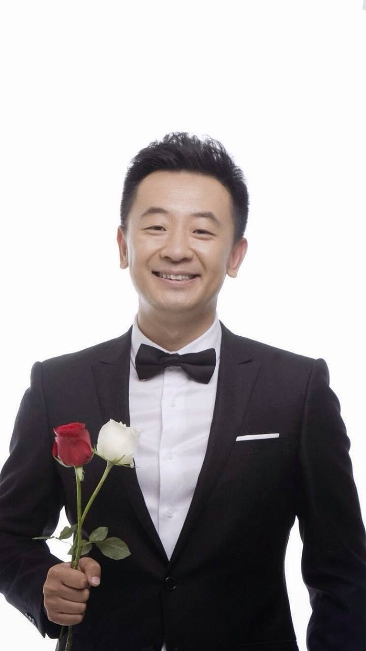 在娱乐圈消失三年,黄海波复出后她现身,网友却说:说这些有啥用