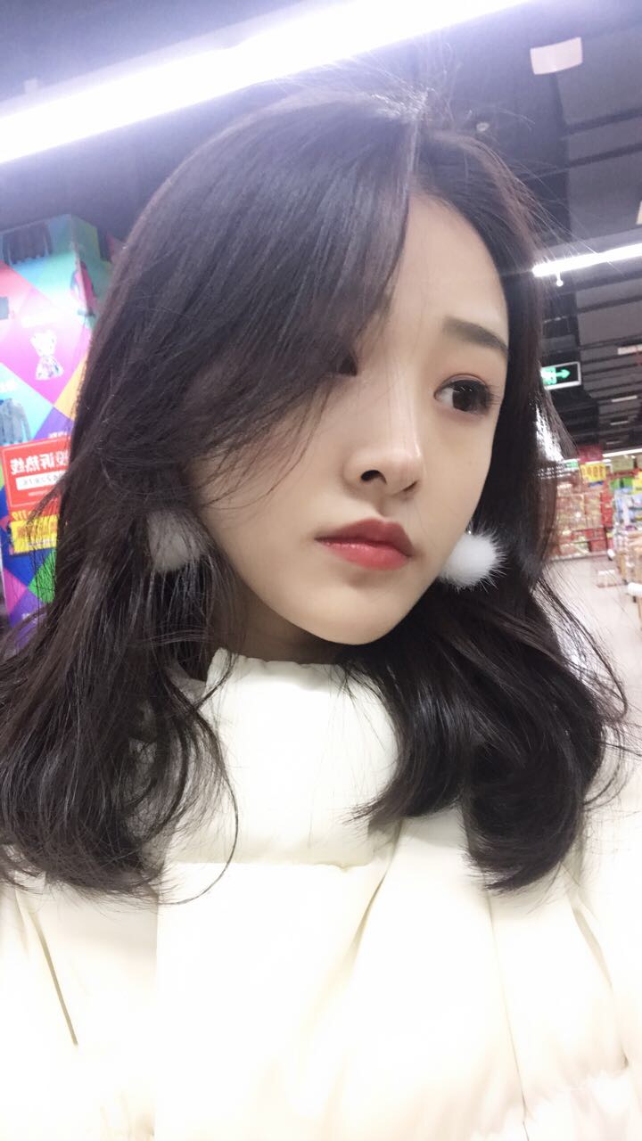 校花美女王楠天津师范大学表演系年龄19岁身高165体重45kg