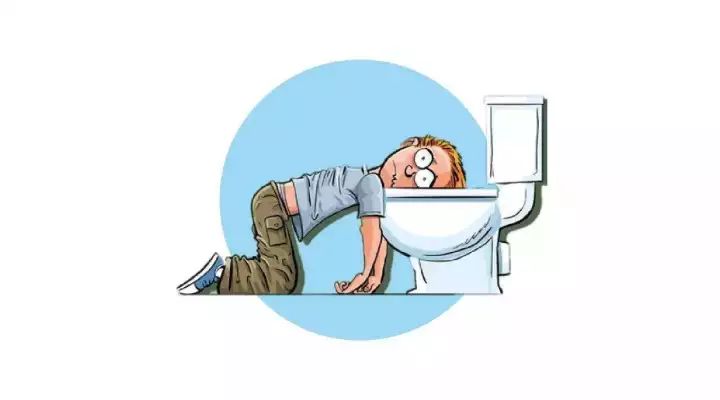 抠喉咙催吐一定要在清醒时或医护人员的帮助下进行,因为醉酒者意识不