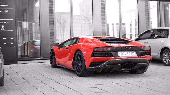 骚红色大牛!兰博基尼aventador s