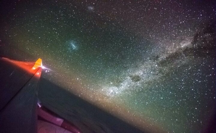 天空变绿不一定是极光，还有气辉。气辉，又称“夜辉”|散射|极光|晴夜|星光|黄道光_新浪新闻