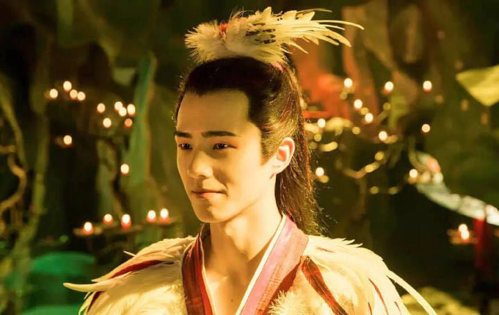 舞剑小奶狗,白龙小狼狗,刘昊然又双叒叕上热搜,要火啦!