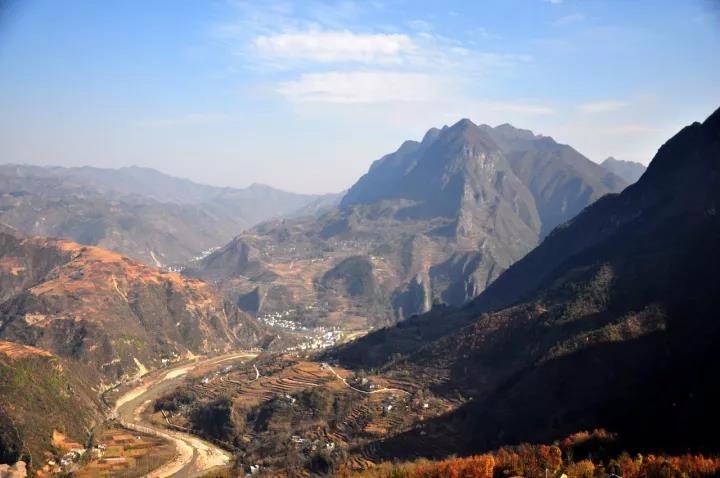 有时间看吴尊老婆正面照不如爬上山岗看我家小山村