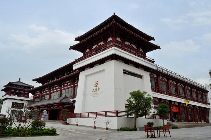 南中国最大的仿古集群式建筑群布吉文博宫