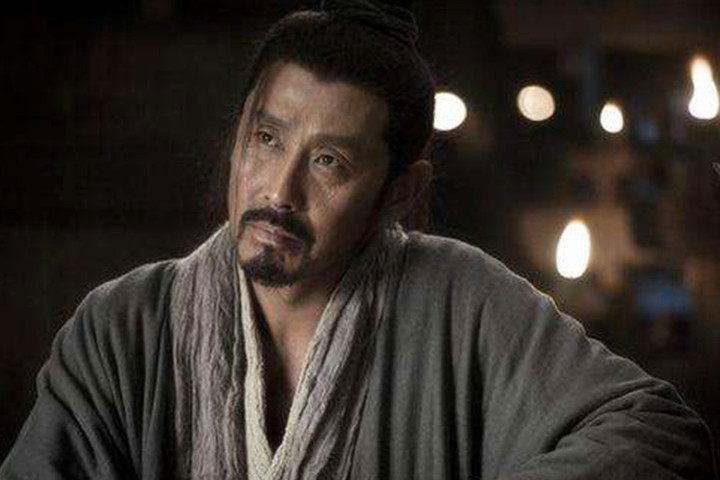 刘备最开始做的官是县尉,与刘邦的泗水亭长相比,谁的官更大些?