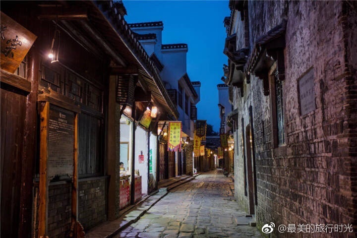 孔城老街坐落于安徽省桐城市孔城镇境内,已有1800多年历史