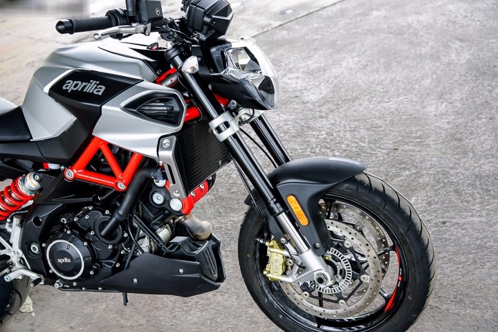 来自意大利的街跑,阿普利亚shiver900,静态欣赏