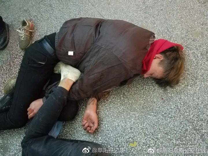 活久见阜阳3名青年喝醉酒跑医院耍酒疯doge