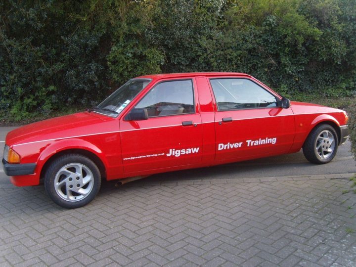 71岁老大爷改装独特的双头车,开上路没几小时就被交警拦下了!