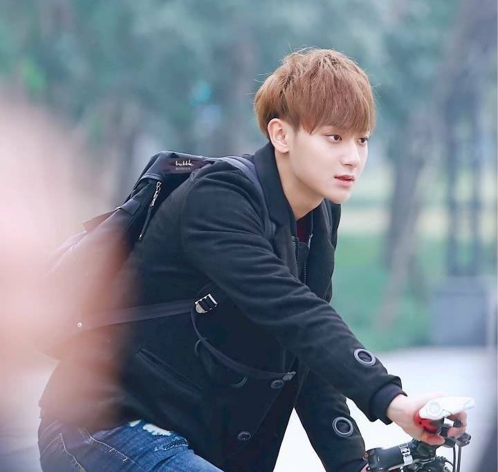 《谈判官》谢晓飞破产之后最大变化是头发