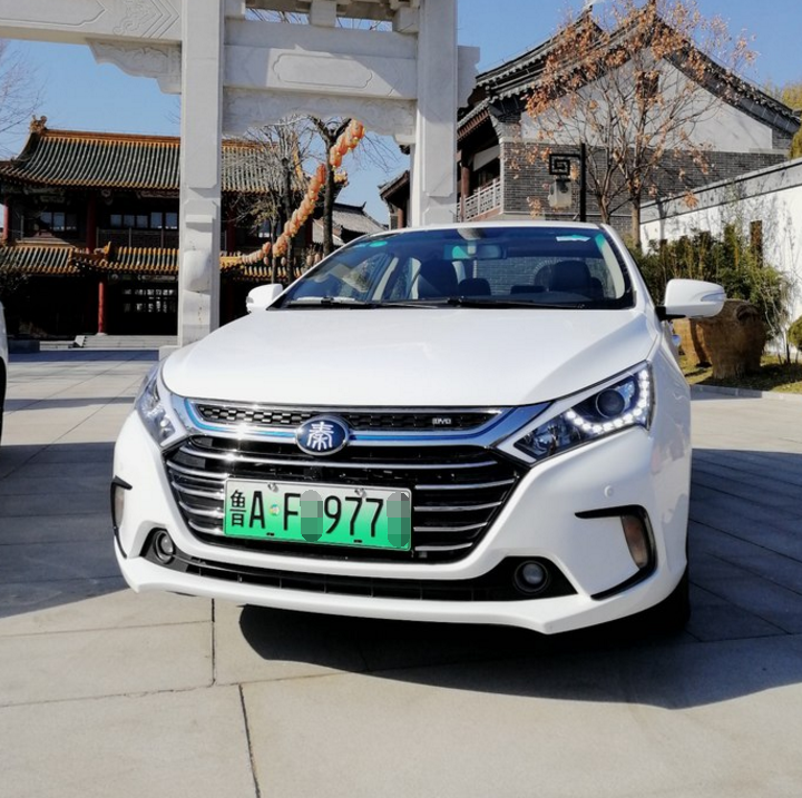 电动车混动车的绿牌: 新能源牌照让这些车主不一样