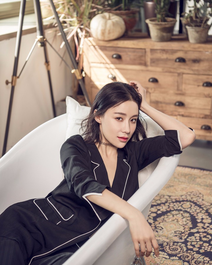 姚芊羽浴缸魅惑写真攻性霸气尽显多面性