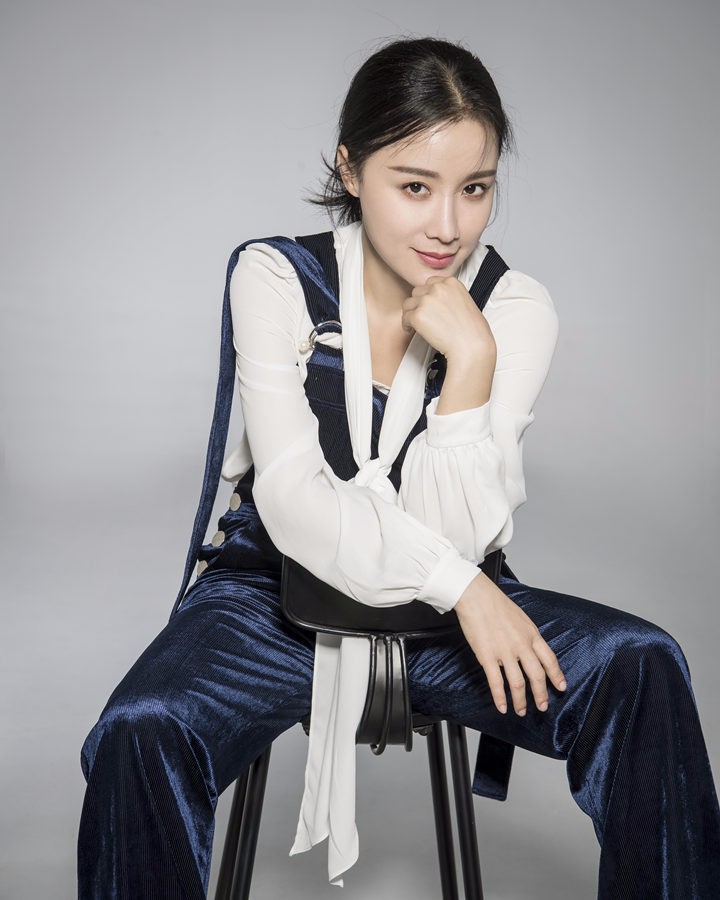 姚芊羽酷帅写真曝光眼神深邃摄人心