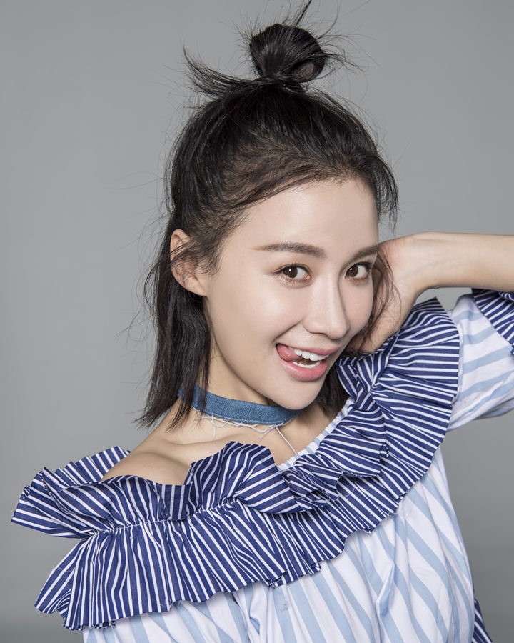 姚芊羽鬼马写真曝光 笑容甜美尽显俏皮