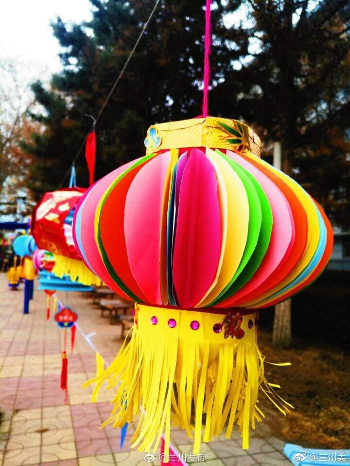 榆中"五彩灯笼"闹元宵[好爱哦]