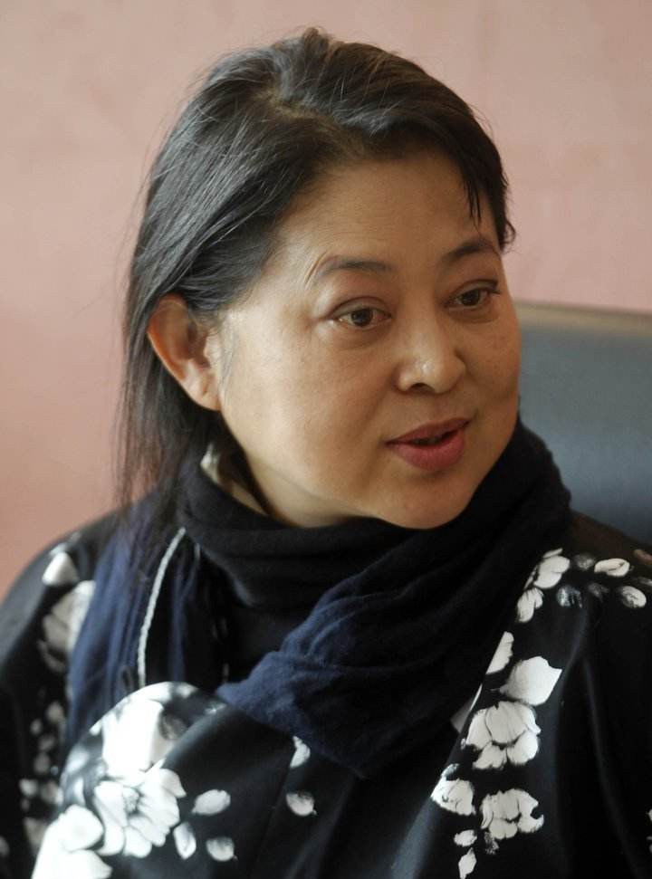 倪萍为何衰老速度惊人?面部老态严重走路还要人扶
