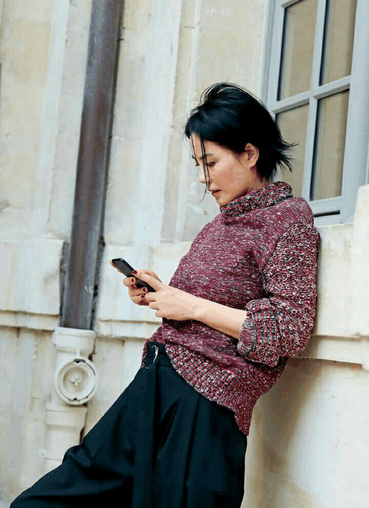 王菲就是被歌后耽误的时尚博主,现在的流行,她几年前就玩过