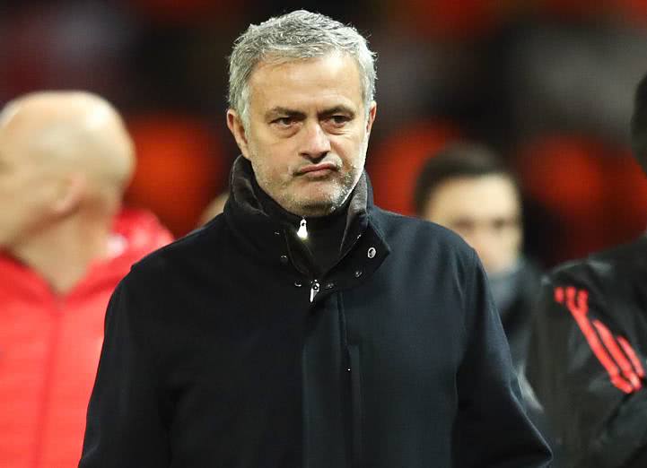 当然,穆里尼奥赛后又会说斯科尔斯不懂球,就如他说内维尔一样的"执教