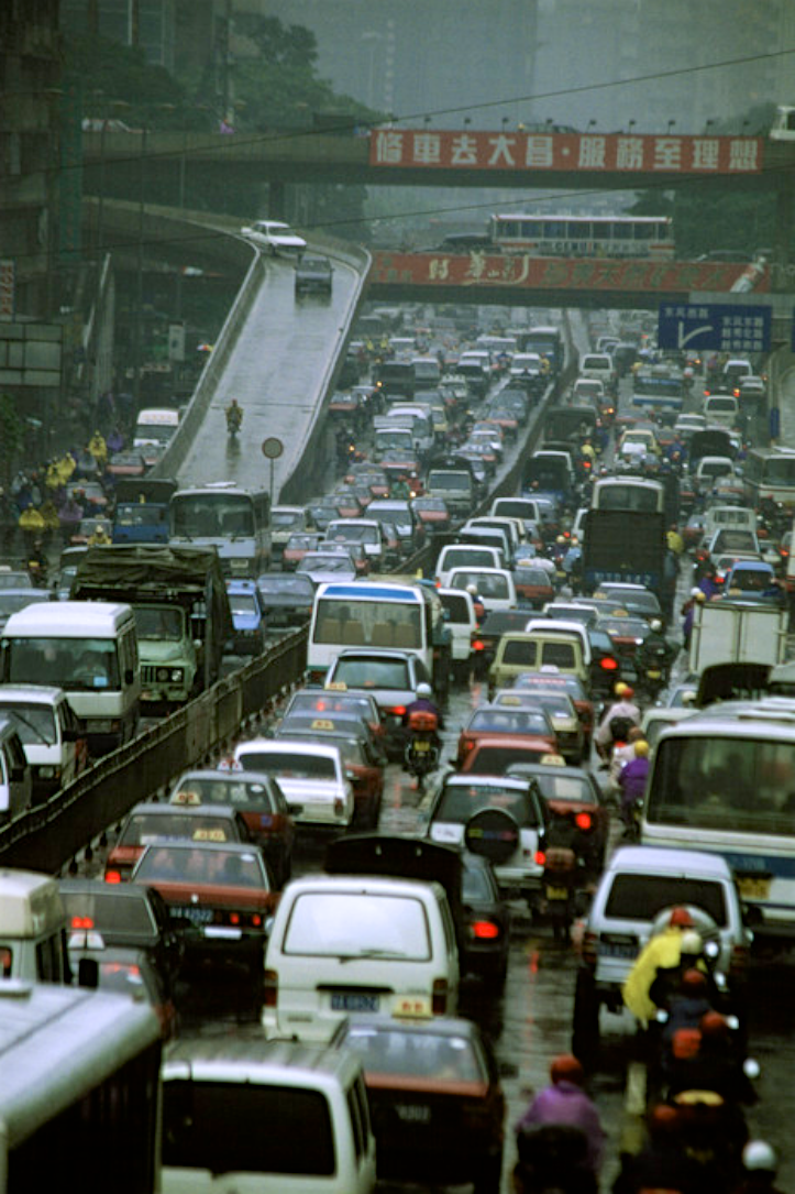 广州,火车站广场,准备返乡的农民工;拍摄于1993年-1997年.