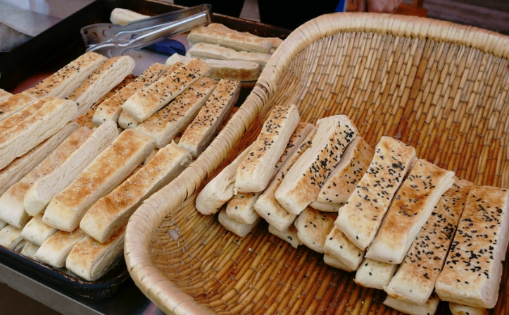 烧饼卷,一种烤制的发面食品.
