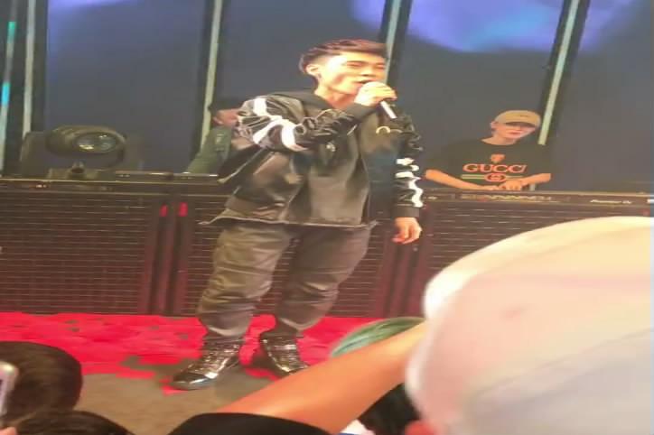 《广东爱情故事》原唱,网红广东雨神酒吧演出