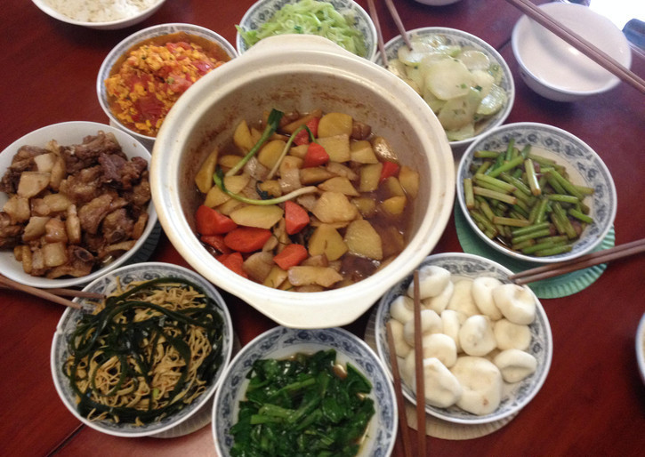 70多岁的奶奶,每天给一家8口人做午饭,就像吃席一样|午饭|饭菜|干净