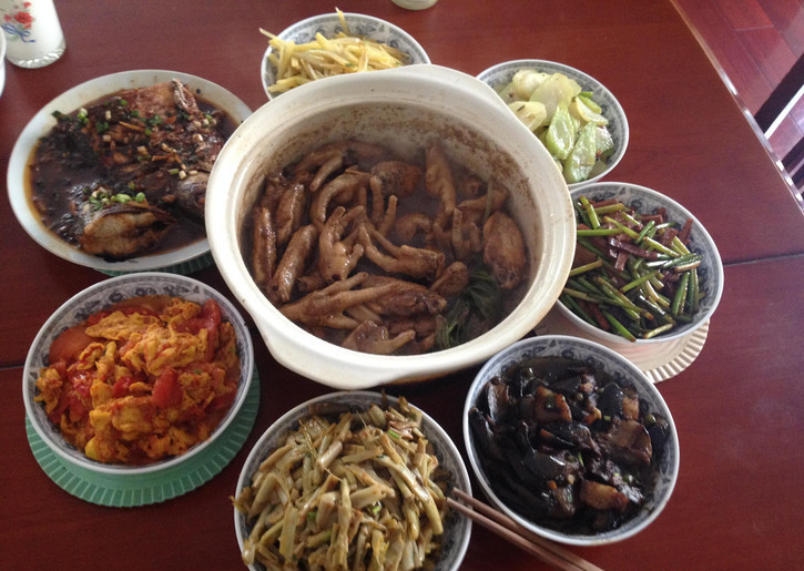 70多岁的奶奶,每天给一家8口人做午饭,就像吃席一样|午饭|饭菜|干净