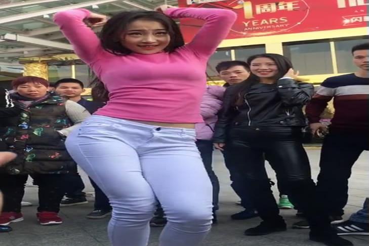 网红美女主播爽儿户外舞蹈直播!《nobody》!