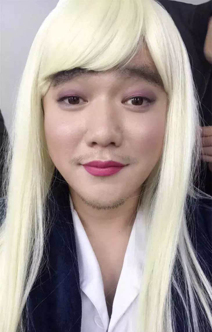 刘昊然护士服,黄子韬黄桃桃,最新最热版男扮女装你服谁?