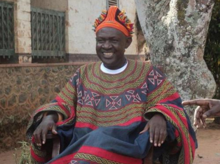 非洲原始部落,一个酋长有500多个老婆,游客大饱眼福