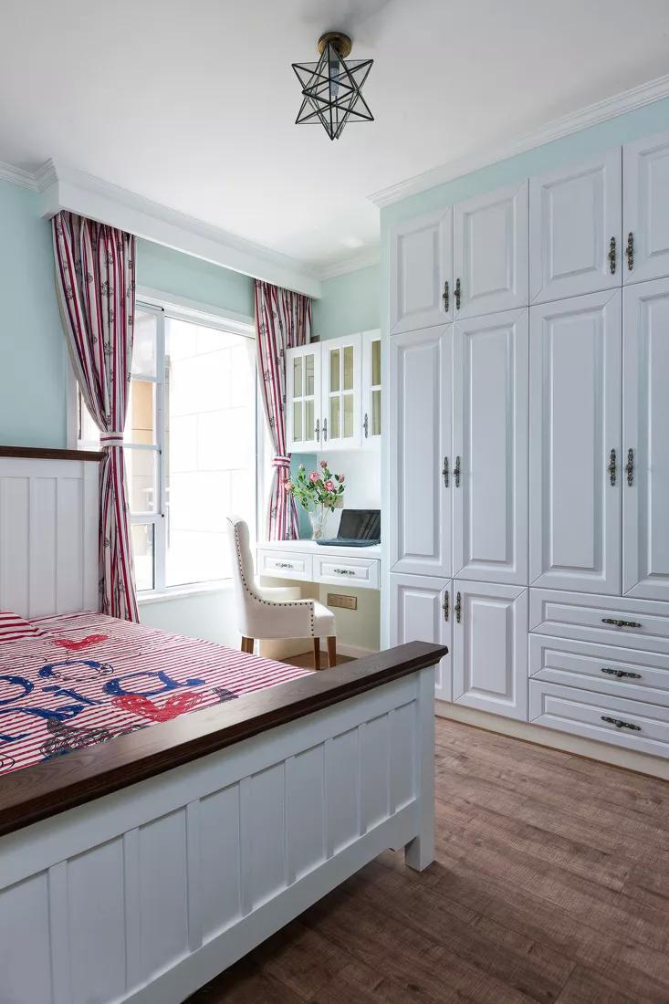 依靠飘窗打造的衣柜书桌,有没有引起你的兴趣呢?