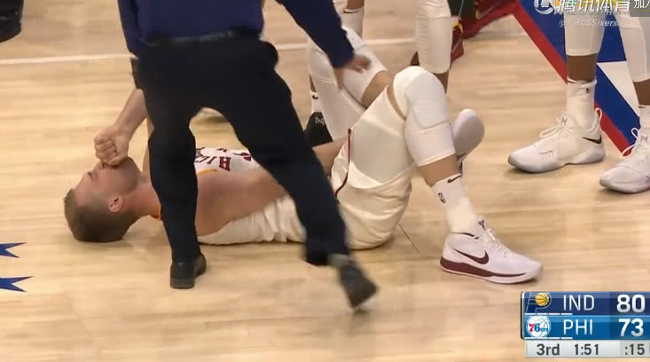 大帝压萨博尼斯脚踝后毫无悔意看了这细节你会发现真不是他的错