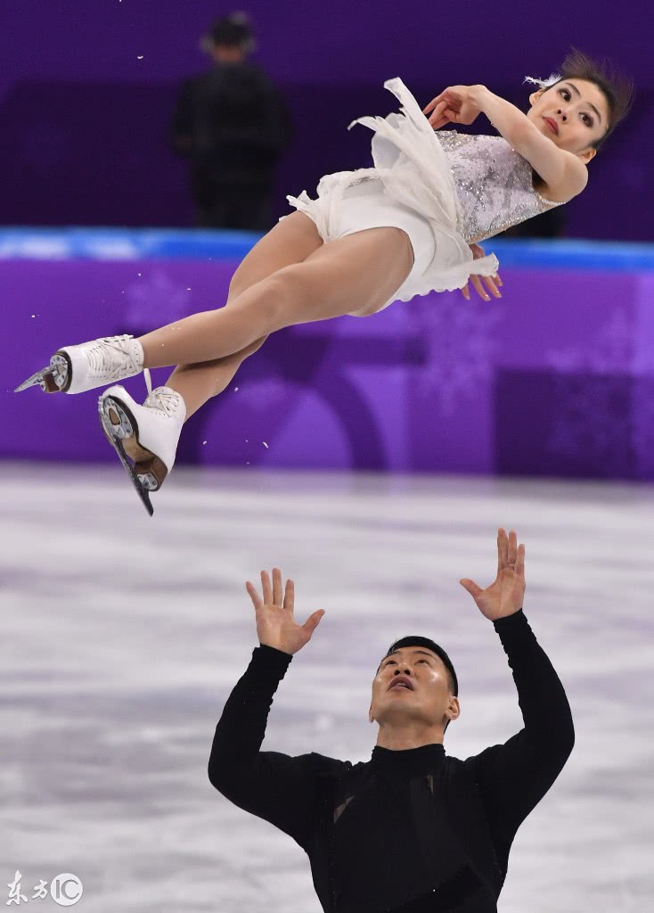 实拍冬奥会中国花样滑冰选手于小雨张昊,春节只能在赛场上度过