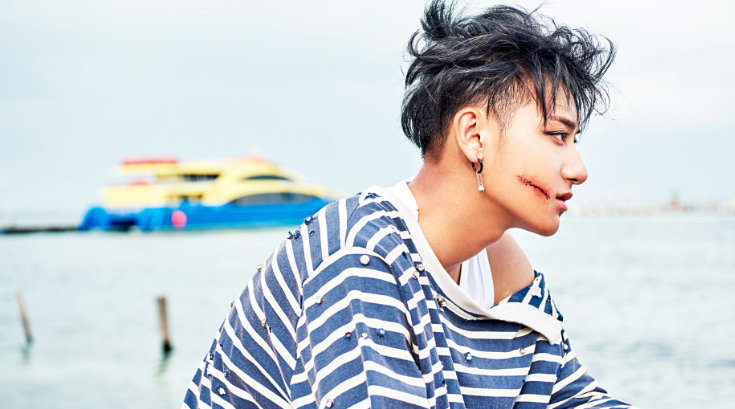 黄子韬作词作曲的《Beggar》MV上线啦! 一场