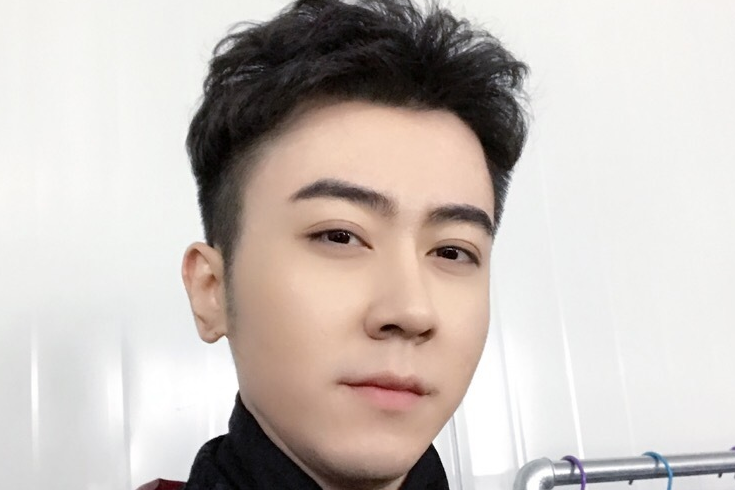 蛇哥回应80多条蛇史条形码网友还有180度转身枪法呢