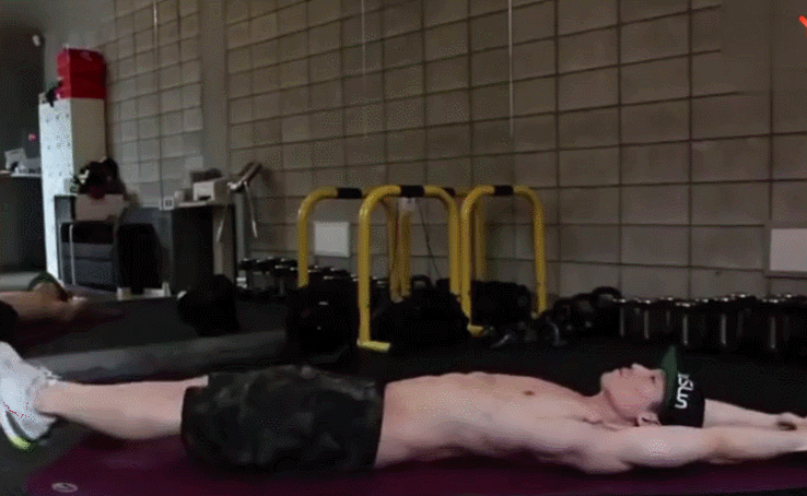 动作二：交互式登山跑