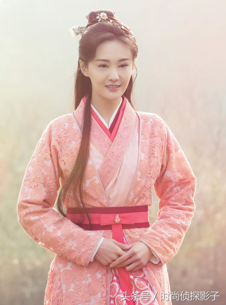 古装粉裙美人,郑爽素雅清新,安悦溪俏皮灵动,张嘉倪清纯又美艳