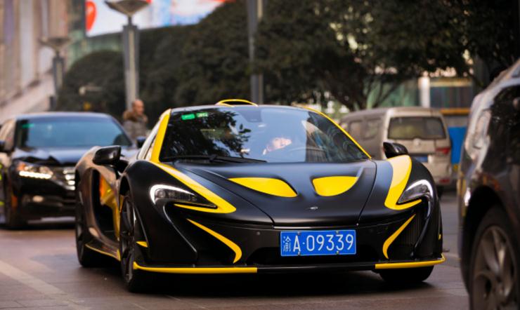 精彩哥的全碳迈凯伦p1刚卖,重庆又有一辆p1上牌,成雾都唯一