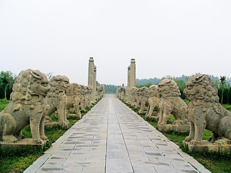 洪泽湖水位下降,竟让一个皇陵重现人间,其雄伟建筑十分震撼